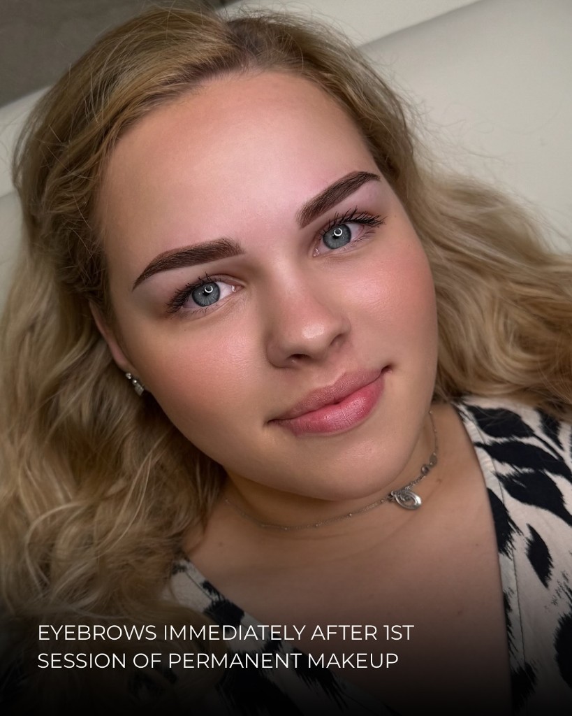 Eyebrows immediately after first powder brow session