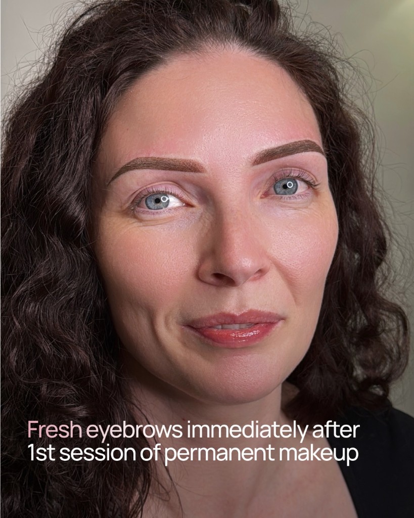 Fresh eyebrows immediately after first powder brow session